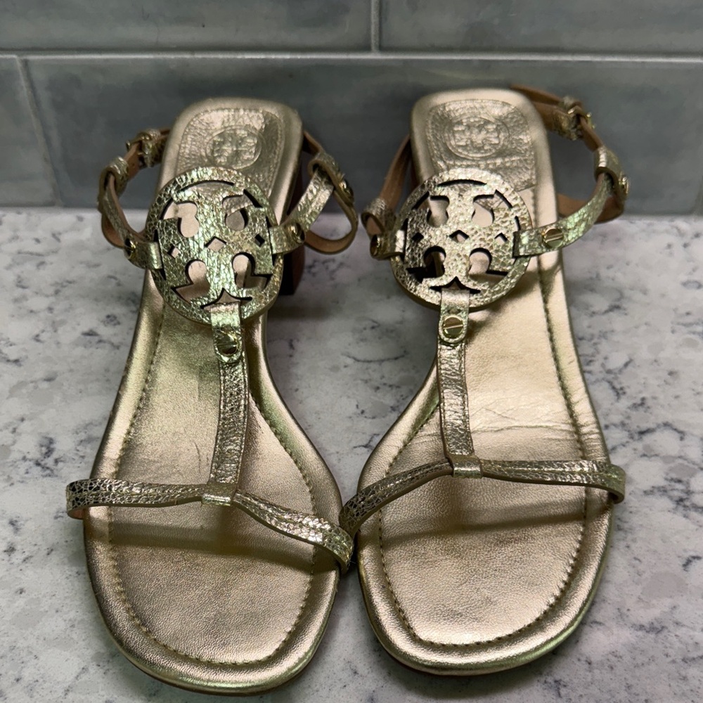 Tory Burch Millers Gold Block Sandals with Logo Detail. Size 9